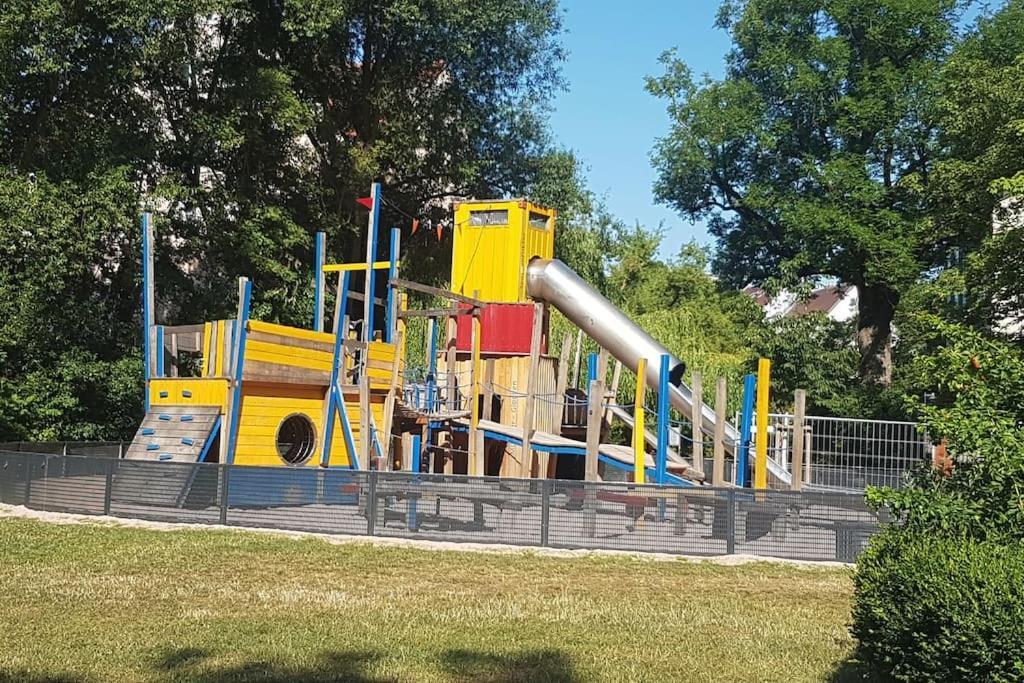100M Zum Ulmer Muenster: 57M² Wohnung An Der Blau Luaran gambar